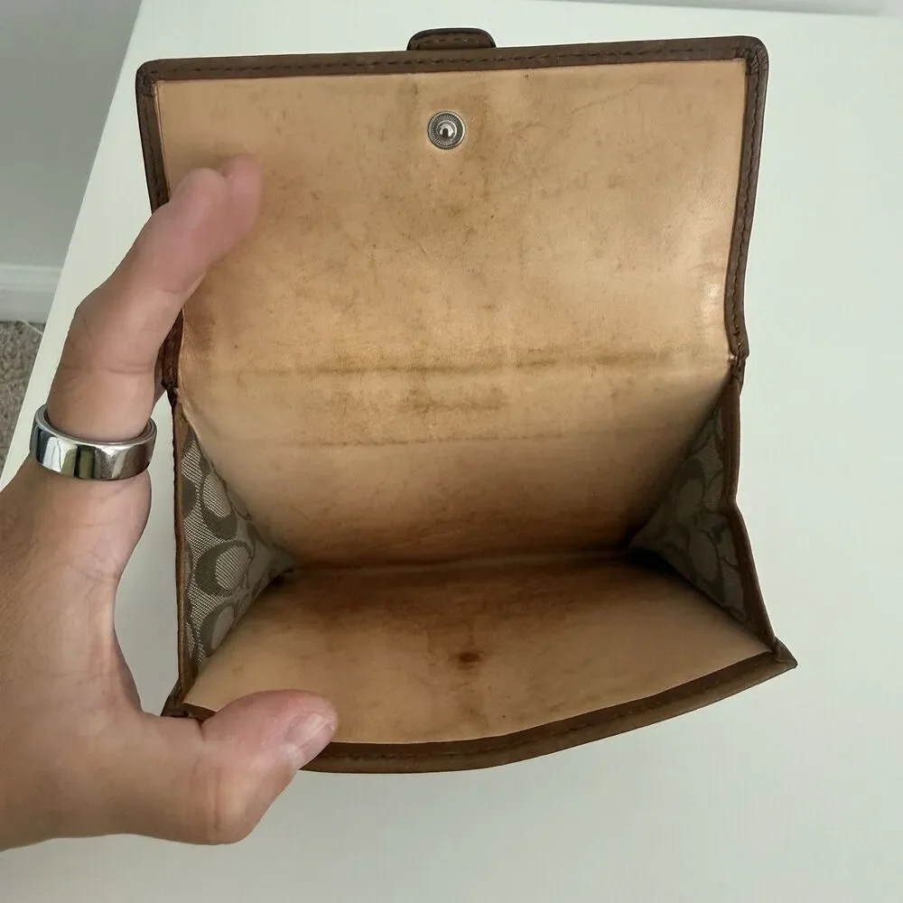 Coach Soho Saddle Leather Wallet Y2K Vintage Snap Buckle w/ Card & Coin Pockets